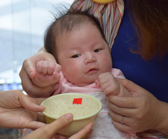 詹寶寶(台中北區嬰兒寶寶滿月剃頭理髮、免費嬰兒剃胎毛儀式吉祥話)。中國風會場，爸媽寶貝免費穿「日中韓」古裝禮服。專業拍照、DVD光碟、證書。★購買「臍帶章、肚臍章、胎毛筆刷印章」贈送：剃頭、收涎、抓周，三選一。 2015.06.14 照片6