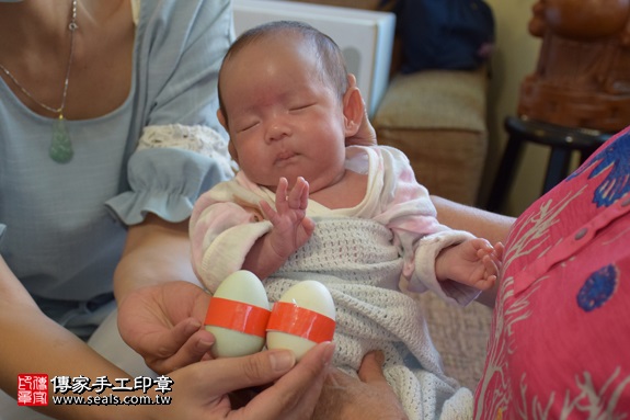 剃胎毛、滿月剃頭、嬰兒剃頭、嬰兒理髮、嬰兒剃髮、嬰兒剃胎毛、嬰兒滿月剃頭、寶寶剃頭、剃胎毛儀式、剃胎毛吉祥話、滿月剃頭儀式、滿月剃頭吉祥話、寶寶剃胎毛、寶寶滿月剃頭理髮、 新北市北投地區剃胎毛、新北市北投地區滿月剃頭、新北市北投地區嬰兒剃頭剃胎毛、新北市北投地區嬰兒理髮、新北市嬰兒剃髮、蘇寶寶(新北北投區到府嬰兒寶寶滿月剃頭理髮、免費到府嬰兒剃胎毛儀式吉祥話)。到府剃頭剃胎毛主持、專業拍照、DVD光碟、證書。★購買「臍帶章、肚臍章、胎毛筆刷印章」贈送：剃頭、收涎、抓周，三選一。2017.09.18照片6