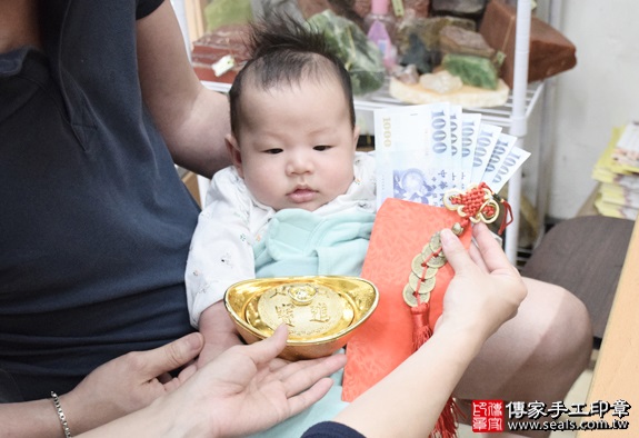 剃胎毛、滿月剃頭、嬰兒剃頭、嬰兒理髮、嬰兒剃髮、嬰兒剃胎毛、嬰兒滿月剃頭、寶寶剃頭、剃胎毛儀式、剃胎毛吉祥話、滿月剃頭儀式、滿月剃頭吉祥話、寶寶剃胎毛、寶寶滿月剃頭理髮、新北永和區剃胎毛、新北永和區滿月剃頭、新北永和區嬰兒剃頭剃胎毛、新北永和區嬰兒理髮、新北永和區嬰兒剃髮、林寶寶(新北永和區嬰兒寶寶滿月剃頭理髮、免費嬰兒剃胎毛儀式吉祥話)。中國風會場，爸媽寶貝免費穿「日中韓」古裝禮服。專業拍照、DVD光碟、證書。★購買「臍帶章、肚臍章、胎毛筆刷印章」贈送：剃頭、收涎、抓周，三選一。2016.04.09  照片13