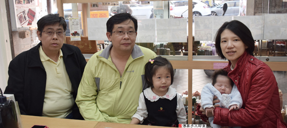 葉寶寶(新北永和區嬰兒寶寶滿月剃頭理髮、免費嬰兒剃胎毛儀式吉祥話)。中國風會場，爸媽寶貝免費穿「日中韓」古裝禮服。專業拍照、DVD光碟、證書。★購買「臍帶章、肚臍章、胎毛筆刷印章」贈送：剃頭、收涎、抓周，三選一。 2015.12.05 照片2