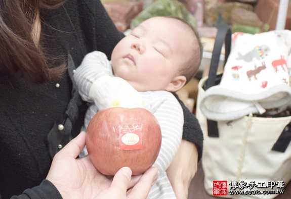 剃胎毛、滿月剃頭、嬰兒剃頭、嬰兒理髮、嬰兒剃髮、嬰兒剃胎毛、嬰兒滿月剃頭、寶寶剃頭、剃胎毛儀式、剃胎毛吉祥話、滿月剃頭儀式、滿月剃頭吉祥話、寶寶剃胎毛、寶寶滿月剃頭理髮、新北永和區剃胎毛、新北永和區滿月剃頭、新北永和區嬰兒剃頭剃胎毛、新北永和區嬰兒理髮、新北永和區嬰兒剃髮、李寶寶(新北永和區嬰兒寶寶滿月剃頭理髮、免費嬰兒剃胎毛儀式吉祥話)。中國風會場，爸媽寶貝免費穿「日中韓」古裝禮服。專業拍照、DVD光碟、證書。★購買「臍帶章、肚臍章、胎毛筆刷印章」贈送：剃頭、收涎、抓周，三選一。2016.03.12 照片8