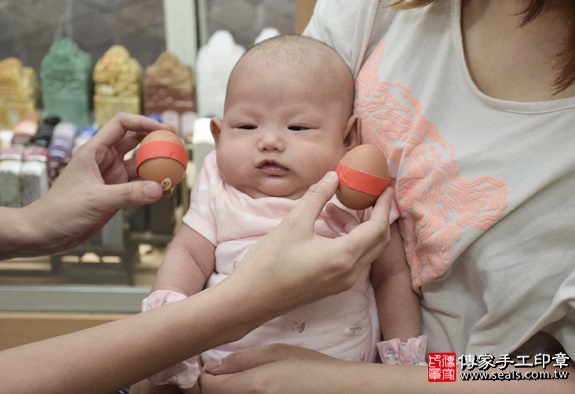 剃胎毛、滿月剃頭、嬰兒剃頭、嬰兒理髮、嬰兒剃髮、嬰兒剃胎毛、嬰兒滿月剃頭、寶寶剃頭、剃胎毛儀式、剃胎毛吉祥話、滿月剃頭儀式、滿月剃頭吉祥話、寶寶剃胎毛、寶寶滿月剃頭理髮、新北永和區剃胎毛、新北永和區滿月剃頭、新北永和區嬰兒剃頭剃胎毛、新北永和區嬰兒理髮、新北永和區嬰兒剃髮、林寶寶(新北永和區嬰兒寶寶滿月剃頭理髮、免費嬰兒剃胎毛儀式吉祥話)。中國風會場，爸媽寶貝免費穿「日中韓」古裝禮服。專業拍照、DVD光碟、證書。★購買「臍帶章、肚臍章、胎毛筆刷印章」贈送：剃頭、收涎、抓周，三選一。2016.04.30  照片3