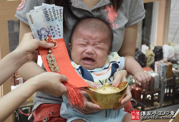 剃胎毛、滿月剃頭、嬰兒剃頭、嬰兒理髮、嬰兒剃髮、嬰兒剃胎毛、嬰兒滿月剃頭、寶寶剃頭、剃胎毛儀式、剃胎毛吉祥話、滿月剃頭儀式、滿月剃頭吉祥話、寶寶剃胎毛、寶寶滿月剃頭理髮、新北永和區剃胎毛、新北永和區滿月剃頭、新北永和區嬰兒剃頭剃胎毛、新北永和區嬰兒理髮、新北永和區嬰兒剃髮、張寶寶(新北永和區嬰兒寶寶滿月剃頭理髮、免費嬰兒剃胎毛儀式吉祥話)。中國風會場，爸媽寶貝免費穿「日中韓」古裝禮服。專業拍照、DVD光碟、證書。★購買「臍帶章、肚臍章、胎毛筆刷印章」贈送：剃頭、收涎、抓周，三選一。2016.05.21  照片15
