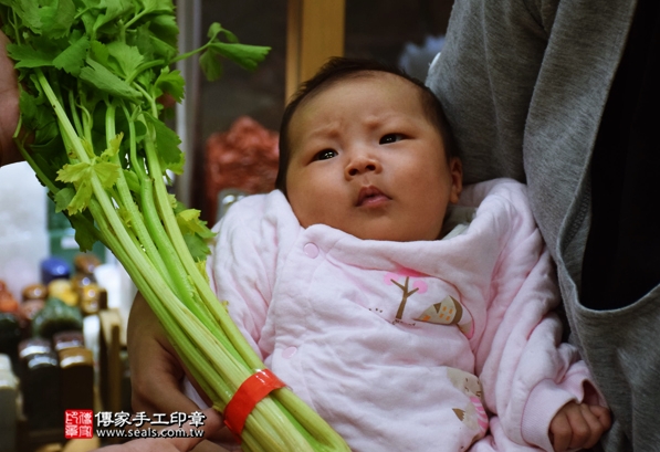 剃胎毛、滿月剃頭、嬰兒剃頭、嬰兒理髮、嬰兒剃髮、嬰兒剃胎毛、嬰兒滿月剃頭、寶寶剃頭、剃胎毛儀式、剃胎毛吉祥話、滿月剃頭儀式、滿月剃頭吉祥話、寶寶剃胎毛、寶寶滿月剃頭理髮、新北永和區剃胎毛、新北永和區滿月剃頭、新北永和區嬰兒剃頭剃胎毛、新北永和區嬰兒理髮、新北永和區嬰兒剃髮、鄭寶寶(新北永和區嬰兒寶寶滿月剃頭理髮、免費嬰兒剃胎毛儀式吉祥話)。中國風會場，爸媽寶貝免費穿「日中韓」古裝禮服。專業拍照、DVD光碟、證書。★購買「臍帶章、肚臍章、胎毛筆刷印章」贈送：剃頭、收涎、抓周，三選一。2016.04.11  照片10