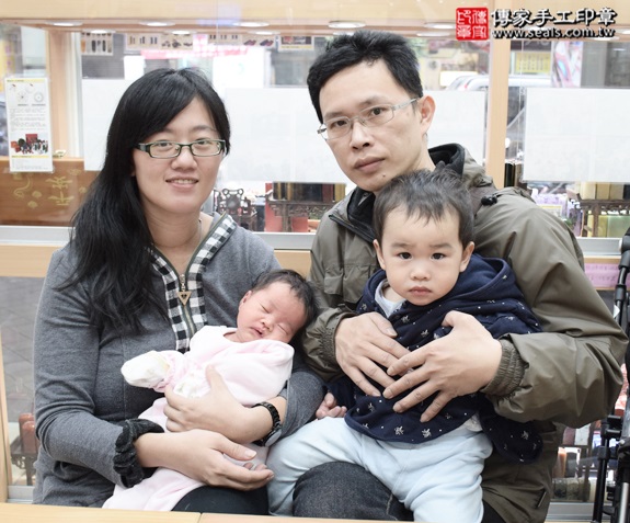 剃胎毛、滿月剃頭、嬰兒剃頭、嬰兒理髮、嬰兒剃髮、嬰兒剃胎毛、嬰兒滿月剃頭、寶寶剃頭、剃胎毛儀式、剃胎毛吉祥話、滿月剃頭儀式、滿月剃頭吉祥話、寶寶剃胎毛、寶寶滿月剃頭理髮、新北永和區剃胎毛、新北永和區滿月剃頭、新北永和區嬰兒剃頭剃胎毛、新北永和區嬰兒理髮、新北永和區嬰兒剃髮、廖寶寶(新北永和區嬰兒寶寶滿月剃頭理髮、免費嬰兒剃胎毛儀式吉祥話)。中國風會場，爸媽寶貝免費穿「日中韓」古裝禮服。專業拍照、DVD光碟、證書。★購買「臍帶章、肚臍章、胎毛筆刷印章」贈送：剃頭、收涎、抓周，三選一。2015.12.18 照片2