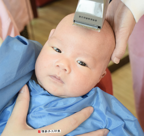 山並寶寶(台北士林區到府嬰兒寶寶滿月剃頭理髮、免費到府嬰兒剃胎毛儀式吉祥話)。到府剃頭剃胎毛主持、專業拍照、DVD光碟、證書。★購買「臍帶章、肚臍章、胎毛筆刷印章」贈送：剃頭、收涎、抓周，三選一。2015.11.12 照片18