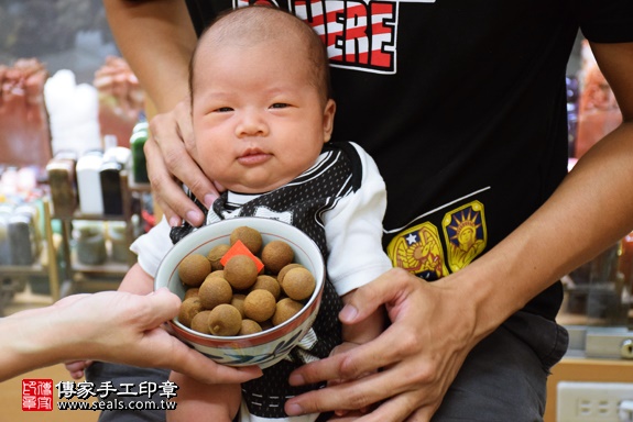 剃胎毛、滿月剃頭、嬰兒剃頭、嬰兒理髮、嬰兒剃髮、嬰兒剃胎毛、嬰兒滿月剃頭、寶寶剃頭、剃胎毛儀式、剃胎毛吉祥話、滿月剃頭儀式、滿月剃頭吉祥話、寶寶剃胎毛、寶寶滿月剃頭理髮、新北永和區剃胎毛、新北永和區滿月剃頭、新北永和區嬰兒剃頭剃胎毛、新北永和區嬰兒理髮、新北永和區嬰兒剃髮、曹寶寶(新北永和區嬰兒寶寶滿月剃頭理髮、免費嬰兒剃胎毛儀式吉祥話)。中國風會場，爸媽寶貝免費穿「日中韓」古裝禮服。專業拍照、DVD光碟、證書。★購買「臍帶章、肚臍章、胎毛筆刷印章」贈送：剃頭、收涎、抓周，三選一。2016.10.11 照片8