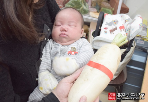 剃胎毛、滿月剃頭、嬰兒剃頭、嬰兒理髮、嬰兒剃髮、嬰兒剃胎毛、嬰兒滿月剃頭、寶寶剃頭、剃胎毛儀式、剃胎毛吉祥話、滿月剃頭儀式、滿月剃頭吉祥話、寶寶剃胎毛、寶寶滿月剃頭理髮、新北永和區剃胎毛、新北永和區滿月剃頭、新北永和區嬰兒剃頭剃胎毛、新北永和區嬰兒理髮、新北永和區嬰兒剃髮、李寶寶(新北永和區嬰兒寶寶滿月剃頭理髮、免費嬰兒剃胎毛儀式吉祥話)。中國風會場，爸媽寶貝免費穿「日中韓」古裝禮服。專業拍照、DVD光碟、證書。★購買「臍帶章、肚臍章、胎毛筆刷印章」贈送：剃頭、收涎、抓周，三選一。2016.03.12 照片12