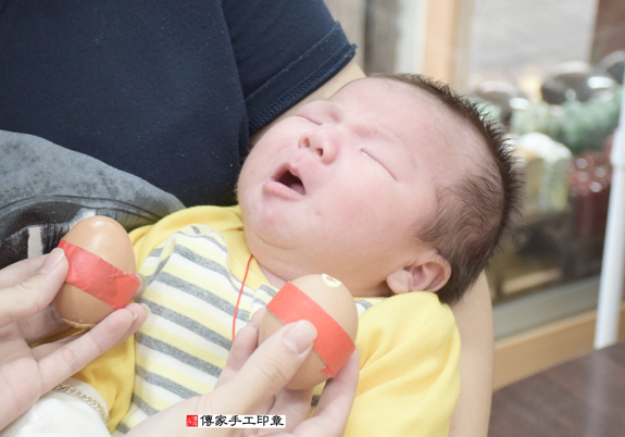李寶寶(新北永和區嬰兒寶寶滿月剃頭理髮、免費嬰兒剃胎毛儀式吉祥話)。中國風會場，爸媽寶貝免費穿「日中韓」古裝禮服。專業拍照、DVD光碟、證書。★購買「臍帶章、肚臍章、胎毛筆刷印章」贈送：剃頭、收涎、抓周，三選一。 2015.11.29 照片3