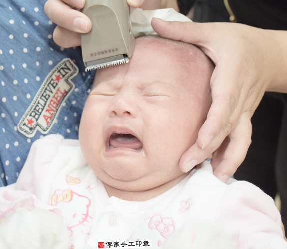 劉寶寶(新北永和區嬰兒寶寶滿月剃頭理髮、免費嬰兒剃胎毛儀式吉祥話)。中國風會場，爸媽寶貝免費穿「日中韓」古裝禮服。專業拍照、DVD光碟、證書。★購買「臍帶章、肚臍章、胎毛筆刷印章」贈送：剃頭、收涎、抓周，三選一。 2015.11.26 照片17
