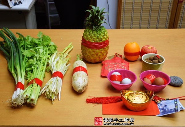 剃胎毛、滿月剃頭、嬰兒剃頭、嬰兒理髮、嬰兒剃髮、嬰兒剃胎毛、嬰兒滿月剃頭、寶寶剃頭、剃胎毛儀式、剃胎毛吉祥話、滿月剃頭儀式、滿月剃頭吉祥話、寶寶剃胎毛、寶寶滿月剃頭理髮、台中北區剃胎毛、台中北區滿月剃頭、台中北區嬰兒剃頭剃胎毛、台中北區嬰兒理髮、台中北區嬰兒剃髮、李寶寶(台中北區嬰兒寶寶滿月剃頭理髮、免費嬰兒剃胎毛儀式吉祥話)。中國風會場，爸媽寶貝免費穿「日中韓」古裝禮服。專業拍照、DVD光碟、證書。★購買「臍帶章、肚臍章、胎毛筆刷印章」贈送：剃頭、收涎、抓周，三選一。2016.04.24  照片1