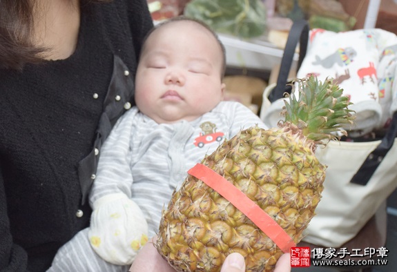 剃胎毛、滿月剃頭、嬰兒剃頭、嬰兒理髮、嬰兒剃髮、嬰兒剃胎毛、嬰兒滿月剃頭、寶寶剃頭、剃胎毛儀式、剃胎毛吉祥話、滿月剃頭儀式、滿月剃頭吉祥話、寶寶剃胎毛、寶寶滿月剃頭理髮、新北永和區剃胎毛、新北永和區滿月剃頭、新北永和區嬰兒剃頭剃胎毛、新北永和區嬰兒理髮、新北永和區嬰兒剃髮、李寶寶(新北永和區嬰兒寶寶滿月剃頭理髮、免費嬰兒剃胎毛儀式吉祥話)。中國風會場，爸媽寶貝免費穿「日中韓」古裝禮服。專業拍照、DVD光碟、證書。★購買「臍帶章、肚臍章、胎毛筆刷印章」贈送：剃頭、收涎、抓周，三選一。2016.03.12 照片13