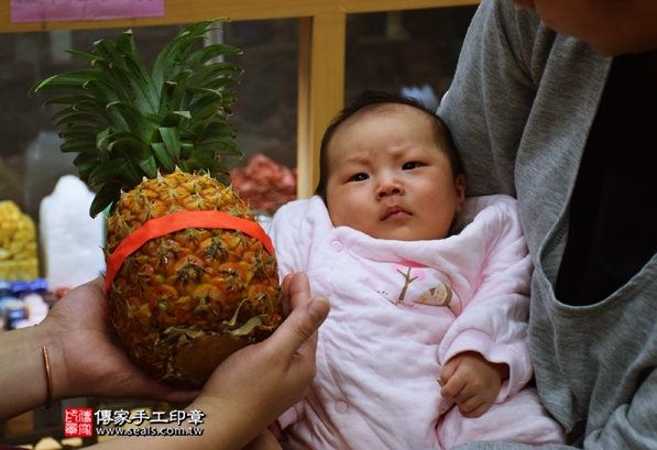 剃胎毛、滿月剃頭、嬰兒剃頭、嬰兒理髮、嬰兒剃髮、嬰兒剃胎毛、嬰兒滿月剃頭、寶寶剃頭、剃胎毛儀式、剃胎毛吉祥話、滿月剃頭儀式、滿月剃頭吉祥話、寶寶剃胎毛、寶寶滿月剃頭理髮、新北永和區剃胎毛、新北永和區滿月剃頭、新北永和區嬰兒剃頭剃胎毛、新北永和區嬰兒理髮、新北永和區嬰兒剃髮、鄭寶寶(新北永和區嬰兒寶寶滿月剃頭理髮、免費嬰兒剃胎毛儀式吉祥話)。中國風會場，爸媽寶貝免費穿「日中韓」古裝禮服。專業拍照、DVD光碟、證書。★購買「臍帶章、肚臍章、胎毛筆刷印章」贈送：剃頭、收涎、抓周，三選一。2016.04.11  照片13