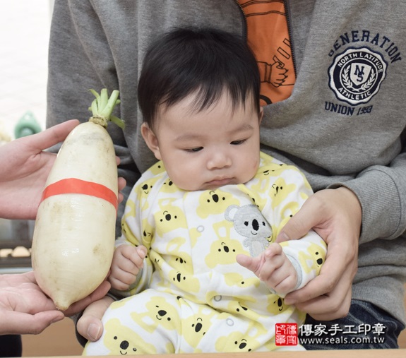 剃胎毛、滿月剃頭、嬰兒剃頭、嬰兒理髮、嬰兒剃髮、嬰兒剃胎毛、嬰兒滿月剃頭、寶寶剃頭、剃胎毛儀式、剃胎毛吉祥話、滿月剃頭儀式、滿月剃頭吉祥話、寶寶剃胎毛、寶寶滿月剃頭理髮、 新北永和區剃胎毛、新北永和區滿月剃頭、新北永和區嬰兒剃頭剃胎毛、新北永和區嬰兒理髮、新北永和區嬰兒剃髮、彭寶寶(新北永和區嬰兒寶寶滿月剃頭理髮、免費嬰兒剃胎毛儀式吉祥話)。中國風會場，爸媽寶貝免費穿「日中韓」古裝禮服。專業拍照、DVD光碟、證書。★購買「臍帶章、肚臍章、胎毛筆刷印章」贈送：剃頭、收涎、抓周，三選一。2015.12.13 照片10
