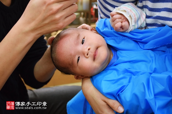 剃胎毛、滿月剃頭、嬰兒剃頭、嬰兒理髮、嬰兒剃髮、嬰兒剃胎毛、嬰兒滿月剃頭、寶寶剃頭、剃胎毛儀式、剃胎毛吉祥話、滿月剃頭儀式、滿月剃頭吉祥話、寶寶剃胎毛、寶寶滿月剃頭理髮、新北永和區剃胎毛、新北永和區滿月剃頭、新北永和區嬰兒剃頭剃胎毛、新北永和區嬰兒理髮、新北永和區嬰兒剃髮、朱寶寶(新北永和區嬰兒寶寶滿月剃頭理髮、免費嬰兒剃胎毛儀式吉祥話)。中國風會場，爸媽寶貝免費穿「日中韓」古裝禮服。專業拍照、DVD光碟、證書。★購買「臍帶章、肚臍章、胎毛筆刷印章」贈送：剃頭、收涎、抓周，三選一。2016.02.28 照片19