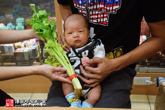 剃胎毛、滿月剃頭、嬰兒剃頭、嬰兒理髮、嬰兒剃髮、嬰兒剃胎毛、嬰兒滿月剃頭、寶寶剃頭、剃胎毛儀式、剃胎毛吉祥話、滿月剃頭儀式、滿月剃頭吉祥話、寶寶剃胎毛、寶寶滿月剃頭理髮、新北永和區剃胎毛、新北永和區滿月剃頭、新北永和區嬰兒剃頭剃胎毛、新北永和區嬰兒理髮、新北永和區嬰兒剃髮、曹寶寶(新北永和區嬰兒寶寶滿月剃頭理髮、免費嬰兒剃胎毛儀式吉祥話)。中國風會場，爸媽寶貝免費穿「日中韓」古裝禮服。專業拍照、DVD光碟、證書。★購買「臍帶章、肚臍章、胎毛筆刷印章」贈送：剃頭、收涎、抓周，三選一。2016.10.11 照片12