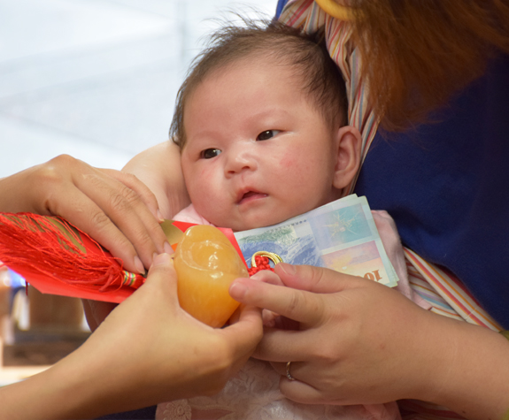 詹寶寶(台中北區嬰兒寶寶滿月剃頭理髮、免費嬰兒剃胎毛儀式吉祥話)。中國風會場，爸媽寶貝免費穿「日中韓」古裝禮服。專業拍照、DVD光碟、證書。★購買「臍帶章、肚臍章、胎毛筆刷印章」贈送：剃頭、收涎、抓周，三選一。 2015.06.14 照片14