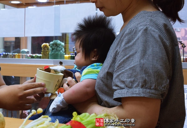 剃胎毛、滿月剃頭、嬰兒剃頭、嬰兒理髮、嬰兒剃髮、嬰兒剃胎毛、嬰兒滿月剃頭、寶寶剃頭、剃胎毛儀式、剃胎毛吉祥話、滿月剃頭儀式、滿月剃頭吉祥話、寶寶剃胎毛、寶寶滿月剃頭理髮、台中北區剃胎毛、台中北區滿月剃頭、台中北區嬰兒剃頭剃胎毛、台中北區嬰兒理髮、台中北區嬰兒剃髮、李寶寶(台中北區嬰兒寶寶滿月剃頭理髮、免費嬰兒剃胎毛儀式吉祥話)。中國風會場，爸媽寶貝免費穿「日中韓」古裝禮服。專業拍照、DVD光碟、證書。★購買「臍帶章、肚臍章、胎毛筆刷印章」贈送：剃頭、收涎、抓周，三選一。2016.04.24  照片6