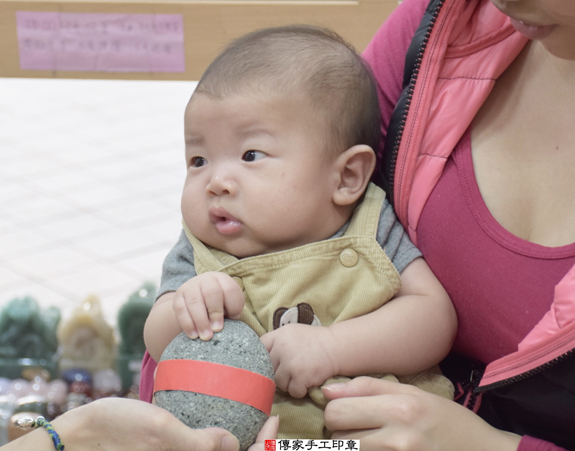 王寶寶(新北永和區嬰兒寶寶滿月剃頭理髮、免費嬰兒剃胎毛儀式吉祥話)。中國風會場，爸媽寶貝免費穿「日中韓」古裝禮服。專業拍照、DVD光碟、證書。★購買「臍帶章、肚臍章、胎毛筆刷印章」贈送：剃頭、收涎、抓周，三選一。 2015.11.22 照片5