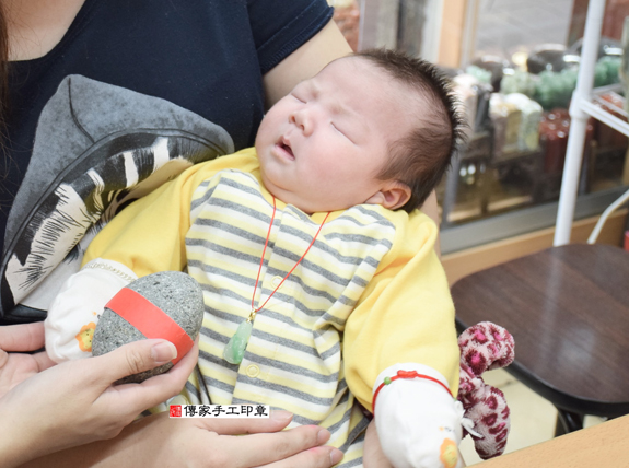 李寶寶(新北永和區嬰兒寶寶滿月剃頭理髮、免費嬰兒剃胎毛儀式吉祥話)。中國風會場，爸媽寶貝免費穿「日中韓」古裝禮服。專業拍照、DVD光碟、證書。★購買「臍帶章、肚臍章、胎毛筆刷印章」贈送：剃頭、收涎、抓周，三選一。 2015.11.29 照片7
