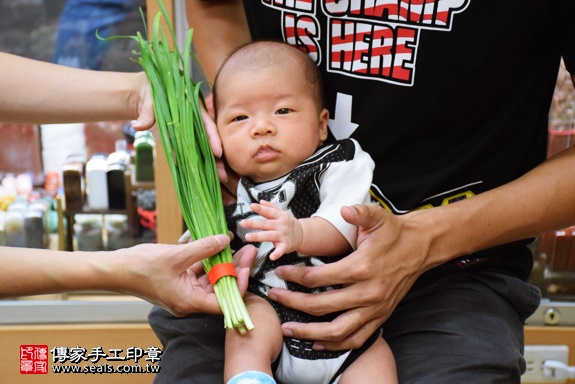 剃胎毛、滿月剃頭、嬰兒剃頭、嬰兒理髮、嬰兒剃髮、嬰兒剃胎毛、嬰兒滿月剃頭、寶寶剃頭、剃胎毛儀式、剃胎毛吉祥話、滿月剃頭儀式、滿月剃頭吉祥話、寶寶剃胎毛、寶寶滿月剃頭理髮、新北永和區剃胎毛、新北永和區滿月剃頭、新北永和區嬰兒剃頭剃胎毛、新北永和區嬰兒理髮、新北永和區嬰兒剃髮、曹寶寶(新北永和區嬰兒寶寶滿月剃頭理髮、免費嬰兒剃胎毛儀式吉祥話)。中國風會場，爸媽寶貝免費穿「日中韓」古裝禮服。專業拍照、DVD光碟、證書。★購買「臍帶章、肚臍章、胎毛筆刷印章」贈送：剃頭、收涎、抓周，三選一。2016.10.11 照片11