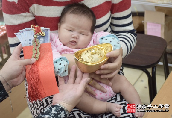 剃胎毛、滿月剃頭、嬰兒剃頭、嬰兒理髮、嬰兒剃髮、嬰兒剃胎毛、嬰兒滿月剃頭、寶寶剃頭、剃胎毛儀式、剃胎毛吉祥話、滿月剃頭儀式、滿月剃頭吉祥話、寶寶剃胎毛、寶寶滿月剃頭理髮、新北永和區剃胎毛、新北永和區滿月剃頭、新北永和區嬰兒剃頭剃胎毛、新北永和區嬰兒理髮、新北永和區嬰兒剃髮、廖寶寶(新北永和區嬰兒寶寶滿月剃頭理髮、免費嬰兒剃胎毛儀式吉祥話)。中國風會場，爸媽寶貝免費穿「日中韓」古裝禮服。專業拍照、DVD光碟、證書。★購買「臍帶章、肚臍章、胎毛筆刷印章」贈送：剃頭、收涎、抓周，三選一。2016.03.06 照片15