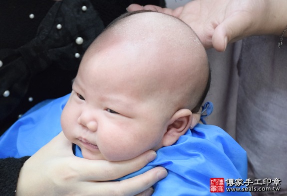 剃胎毛、滿月剃頭、嬰兒剃頭、嬰兒理髮、嬰兒剃髮、嬰兒剃胎毛、嬰兒滿月剃頭、寶寶剃頭、剃胎毛儀式、剃胎毛吉祥話、滿月剃頭儀式、滿月剃頭吉祥話、寶寶剃胎毛、寶寶滿月剃頭理髮、新北永和區剃胎毛、新北永和區滿月剃頭、新北永和區嬰兒剃頭剃胎毛、新北永和區嬰兒理髮、新北永和區嬰兒剃髮、李寶寶(新北永和區嬰兒寶寶滿月剃頭理髮、免費嬰兒剃胎毛儀式吉祥話)。中國風會場，爸媽寶貝免費穿「日中韓」古裝禮服。專業拍照、DVD光碟、證書。★購買「臍帶章、肚臍章、胎毛筆刷印章」贈送：剃頭、收涎、抓周，三選一。2016.03.12 照片17