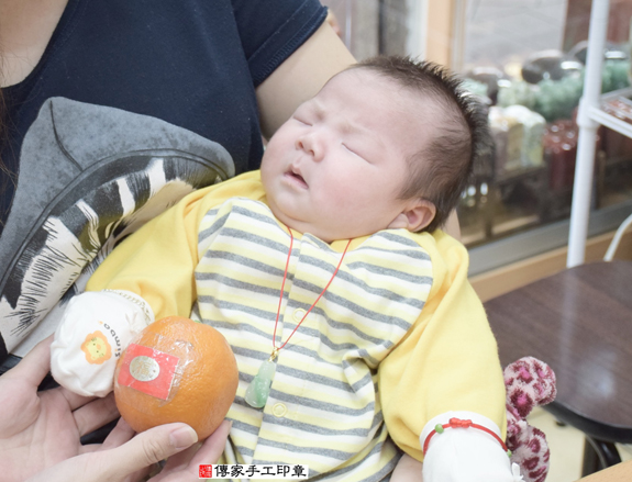 李寶寶(新北永和區嬰兒寶寶滿月剃頭理髮、免費嬰兒剃胎毛儀式吉祥話)。中國風會場，爸媽寶貝免費穿「日中韓」古裝禮服。專業拍照、DVD光碟、證書。★購買「臍帶章、肚臍章、胎毛筆刷印章」贈送：剃頭、收涎、抓周，三選一。 2015.11.29 照片8