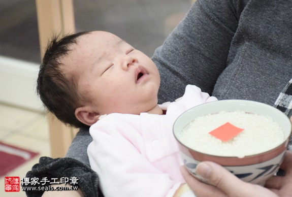 剃胎毛、滿月剃頭、嬰兒剃頭、嬰兒理髮、嬰兒剃髮、嬰兒剃胎毛、嬰兒滿月剃頭、寶寶剃頭、剃胎毛儀式、剃胎毛吉祥話、滿月剃頭儀式、滿月剃頭吉祥話、寶寶剃胎毛、寶寶滿月剃頭理髮、新北永和區剃胎毛、新北永和區滿月剃頭、新北永和區嬰兒剃頭剃胎毛、新北永和區嬰兒理髮、新北永和區嬰兒剃髮、廖寶寶(新北永和區嬰兒寶寶滿月剃頭理髮、免費嬰兒剃胎毛儀式吉祥話)。中國風會場，爸媽寶貝免費穿「日中韓」古裝禮服。專業拍照、DVD光碟、證書。★購買「臍帶章、肚臍章、胎毛筆刷印章」贈送：剃頭、收涎、抓周，三選一。2015.12.18 照片6