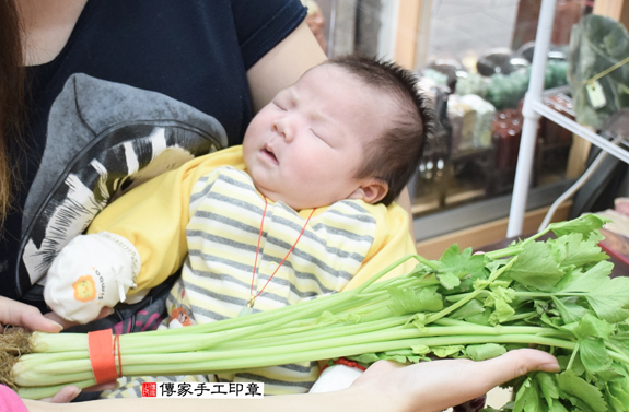 李寶寶(新北永和區嬰兒寶寶滿月剃頭理髮、免費嬰兒剃胎毛儀式吉祥話)。中國風會場，爸媽寶貝免費穿「日中韓」古裝禮服。專業拍照、DVD光碟、證書。★購買「臍帶章、肚臍章、胎毛筆刷印章」贈送：剃頭、收涎、抓周，三選一。 2015.11.29 照片10