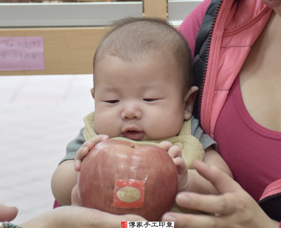 王寶寶(新北永和區嬰兒寶寶滿月剃頭理髮、免費嬰兒剃胎毛儀式吉祥話)。中國風會場，爸媽寶貝免費穿「日中韓」古裝禮服。專業拍照、DVD光碟、證書。★購買「臍帶章、肚臍章、胎毛筆刷印章」贈送：剃頭、收涎、抓周，三選一。 2015.11.22 照片8