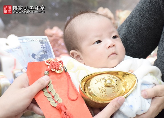 剃胎毛、滿月剃頭、嬰兒剃頭、嬰兒理髮、嬰兒剃髮、嬰兒剃胎毛、嬰兒滿月剃頭、寶寶剃頭、剃胎毛儀式、剃胎毛吉祥話、滿月剃頭儀式、滿月剃頭吉祥話、寶寶剃胎毛、寶寶滿月剃頭理髮、新北永和區剃胎毛、新北永和區滿月剃頭、新北永和區嬰兒剃頭剃胎毛、新北永和區嬰兒理髮、新北永和區嬰兒剃髮、周寶寶(新北永和區嬰兒寶寶滿月剃頭理髮、免費嬰兒剃胎毛儀式吉祥話)。中國風會場，爸媽寶貝免費穿「日中韓」古裝禮服。專業拍照、DVD光碟、證書。★購買「臍帶章、肚臍章、胎毛筆刷印章」贈送：剃頭、收涎、抓周，三選一。2015.12.19 照片15