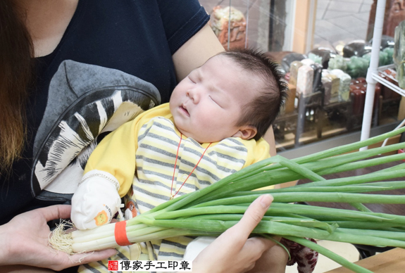 李寶寶(新北永和區嬰兒寶寶滿月剃頭理髮、免費嬰兒剃胎毛儀式吉祥話)。中國風會場，爸媽寶貝免費穿「日中韓」古裝禮服。專業拍照、DVD光碟、證書。★購買「臍帶章、肚臍章、胎毛筆刷印章」贈送：剃頭、收涎、抓周，三選一。 2015.11.29 照片11