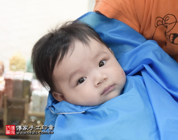 剃胎毛、滿月剃頭、嬰兒剃頭、嬰兒理髮、嬰兒剃髮、嬰兒剃胎毛、嬰兒滿月剃頭、寶寶剃頭、剃胎毛儀式、剃胎毛吉祥話、滿月剃頭儀式、滿月剃頭吉祥話、寶寶剃胎毛、寶寶滿月剃頭理髮、 新北永和區剃胎毛、新北永和區滿月剃頭、新北永和區嬰兒剃頭剃胎毛、新北永和區嬰兒理髮、新北永和區嬰兒剃髮、彭寶寶(新北永和區嬰兒寶寶滿月剃頭理髮、免費嬰兒剃胎毛儀式吉祥話)。中國風會場，爸媽寶貝免費穿「日中韓」古裝禮服。專業拍照、DVD光碟、證書。★購買「臍帶章、肚臍章、胎毛筆刷印章」贈送：剃頭、收涎、抓周，三選一。2015.12.13 照片16
