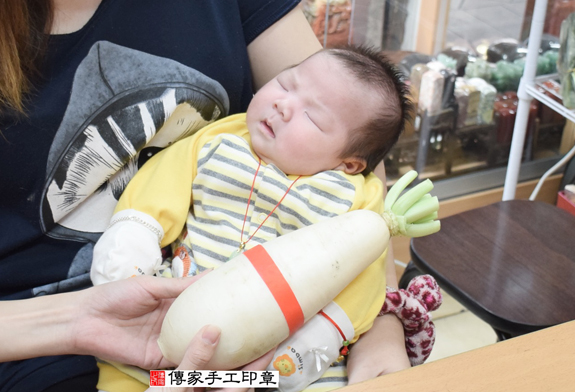 李寶寶(新北永和區嬰兒寶寶滿月剃頭理髮、免費嬰兒剃胎毛儀式吉祥話)。中國風會場，爸媽寶貝免費穿「日中韓」古裝禮服。專業拍照、DVD光碟、證書。★購買「臍帶章、肚臍章、胎毛筆刷印章」贈送：剃頭、收涎、抓周，三選一。 2015.11.29 照片13