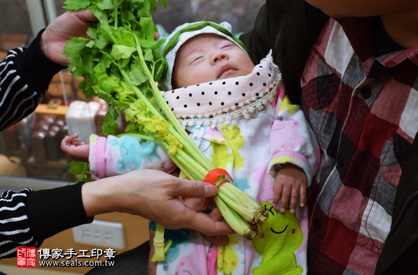 剃胎毛、滿月剃頭、嬰兒剃頭、嬰兒理髮、嬰兒剃髮、嬰兒剃胎毛、嬰兒滿月剃頭、寶寶剃頭、剃胎毛儀式、剃胎毛吉祥話、滿月剃頭儀式、滿月剃頭吉祥話、寶寶剃胎毛、寶寶滿月剃頭理髮、新北永和區剃胎毛、新北永和區滿月剃頭、新北永和區嬰兒剃頭剃胎毛、新北永和區嬰兒理髮、新北永和區嬰兒剃髮、林寶寶(新北永和區嬰兒寶寶滿月剃頭理髮、免費嬰兒剃胎毛儀式吉祥話)。中國風會場，爸媽寶貝免費穿「日中韓」古裝禮服。專業拍照、DVD光碟、證書。★購買「臍帶章、肚臍章、胎毛筆刷印章」贈送：剃頭、收涎、抓周，三選一。2016.02.21 照片11
