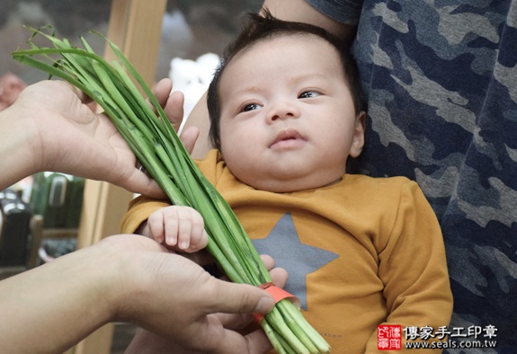 剃胎毛、滿月剃頭、嬰兒剃頭、嬰兒理髮、嬰兒剃髮、嬰兒剃胎毛、嬰兒滿月剃頭、寶寶剃頭、剃胎毛儀式、剃胎毛吉祥話、滿月剃頭儀式、滿月剃頭吉祥話、寶寶剃胎毛、寶寶滿月剃頭理髮、新北永和區剃胎毛、新北永和區滿月剃頭、新北永和區嬰兒剃頭剃胎毛、新北永和區嬰兒理髮、新北永和區嬰兒剃髮、杜寶寶(新北永和區嬰兒寶寶滿月剃頭理髮、免費嬰兒剃胎毛儀式吉祥話)。中國風會場，爸媽寶貝免費穿「日中韓」古裝禮服。專業拍照、DVD光碟、證書。★購買「臍帶章、肚臍章、胎毛筆刷印章」贈送：剃頭、收涎、抓周，三選一。2016.06.09  照片10