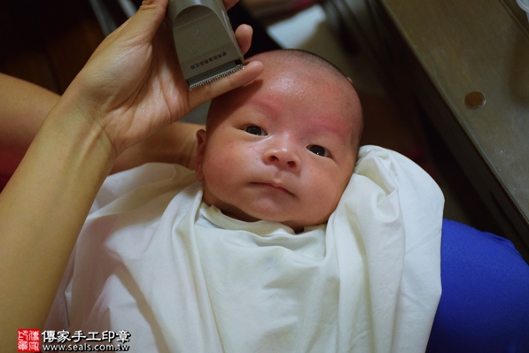 剃胎毛、滿月剃頭、嬰兒剃頭、嬰兒理髮、嬰兒剃髮、嬰兒剃胎毛、嬰兒滿月剃頭、寶寶剃頭、剃胎毛儀式、剃胎毛吉祥話、滿月剃頭儀式、滿月剃頭吉祥話、寶寶剃胎毛、寶寶滿月剃頭理髮、 台中北區剃胎毛、台中北區滿月剃頭、 台中北區嬰兒剃頭剃胎毛、台中北區嬰兒理髮、台中北區嬰兒剃髮、弟弟(台中北區到府嬰兒寶寶滿月剃頭理髮、免費到府嬰兒剃胎毛儀式吉祥話)。到府剃頭剃胎毛主持、專業拍照、DVD光碟、證書。★購買「臍帶章、肚臍章、胎毛筆刷印章」贈送：剃頭、收涎、抓周，三選一。2016.04.29  照片17