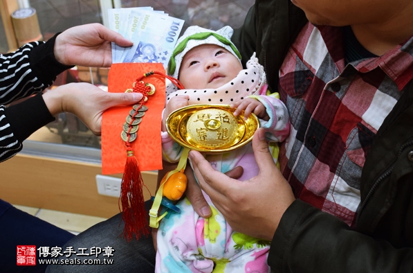 剃胎毛、滿月剃頭、嬰兒剃頭、嬰兒理髮、嬰兒剃髮、嬰兒剃胎毛、嬰兒滿月剃頭、寶寶剃頭、剃胎毛儀式、剃胎毛吉祥話、滿月剃頭儀式、滿月剃頭吉祥話、寶寶剃胎毛、寶寶滿月剃頭理髮、新北永和區剃胎毛、新北永和區滿月剃頭、新北永和區嬰兒剃頭剃胎毛、新北永和區嬰兒理髮、新北永和區嬰兒剃髮、林寶寶(新北永和區嬰兒寶寶滿月剃頭理髮、免費嬰兒剃胎毛儀式吉祥話)。中國風會場，爸媽寶貝免費穿「日中韓」古裝禮服。專業拍照、DVD光碟、證書。★購買「臍帶章、肚臍章、胎毛筆刷印章」贈送：剃頭、收涎、抓周，三選一。2016.02.21 照片15