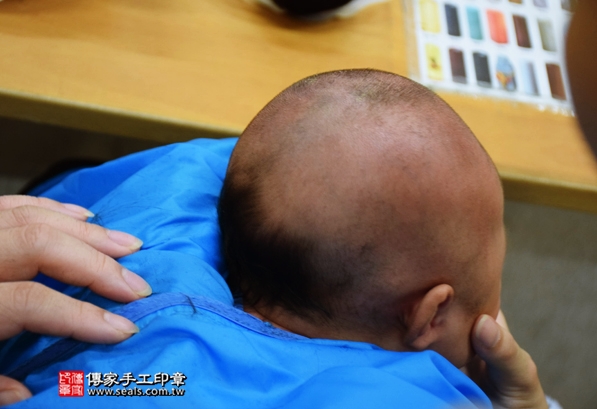 剃胎毛、滿月剃頭、嬰兒剃頭、嬰兒理髮、嬰兒剃髮、嬰兒剃胎毛、嬰兒滿月剃頭、寶寶剃頭、剃胎毛儀式、剃胎毛吉祥話、滿月剃頭儀式、滿月剃頭吉祥話、寶寶剃胎毛、寶寶滿月剃頭理髮、新北永和區剃胎毛、新北永和區滿月剃頭、新北永和區嬰兒剃頭剃胎毛、新北永和區嬰兒理髮、新北永和區嬰兒剃髮、鄭寶寶(新北永和區嬰兒寶寶滿月剃頭理髮、免費嬰兒剃胎毛儀式吉祥話)。中國風會場，爸媽寶貝免費穿「日中韓」古裝禮服。專業拍照、DVD光碟、證書。★購買「臍帶章、肚臍章、胎毛筆刷印章」贈送：剃頭、收涎、抓周，三選一。2016.04.11  照片17