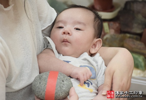 剃胎毛、滿月剃頭、嬰兒剃頭、嬰兒理髮、嬰兒剃髮、嬰兒剃胎毛、嬰兒滿月剃頭、寶寶剃頭、剃胎毛儀式、剃胎毛吉祥話、滿月剃頭儀式、滿月剃頭吉祥話、寶寶剃胎毛、寶寶滿月剃頭理髮、新北永和區剃胎毛、新北永和區滿月剃頭、新北永和區嬰兒剃頭剃胎毛、新北永和區嬰兒理髮、新北永和區嬰兒剃髮、吳寶寶(新北永和區嬰兒寶寶滿月剃頭理髮、免費嬰兒剃胎毛儀式吉祥話)。中國風會場，爸媽寶貝免費穿「日中韓」古裝禮服。專業拍照、DVD光碟、證書。★購買「臍帶章、肚臍章、胎毛筆刷印章」贈送：剃頭、收涎、抓周，三選一。2016.05.14  照片5