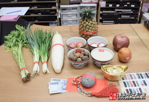 剃胎毛、滿月剃頭、嬰兒剃頭、嬰兒理髮、嬰兒剃髮、嬰兒剃胎毛、嬰兒滿月剃頭、寶寶剃頭、剃胎毛儀式、剃胎毛吉祥話、滿月剃頭儀式、滿月剃頭吉祥話、寶寶剃胎毛、寶寶滿月剃頭理髮、新北永和區剃胎毛、新北永和區滿月剃頭、新北永和區嬰兒剃頭剃胎毛、新北永和區嬰兒理髮、新北永和區嬰兒剃髮、張寶寶(新北永和區嬰兒寶寶滿月剃頭理髮、免費嬰兒剃胎毛儀式吉祥話)。中國風會場，爸媽寶貝免費穿「日中韓」古裝禮服。專業拍照、DVD光碟、證書。★購買「臍帶章、肚臍章、胎毛筆刷印章」贈送：剃頭、收涎、抓周，三選一。2016.05.15  照片1
