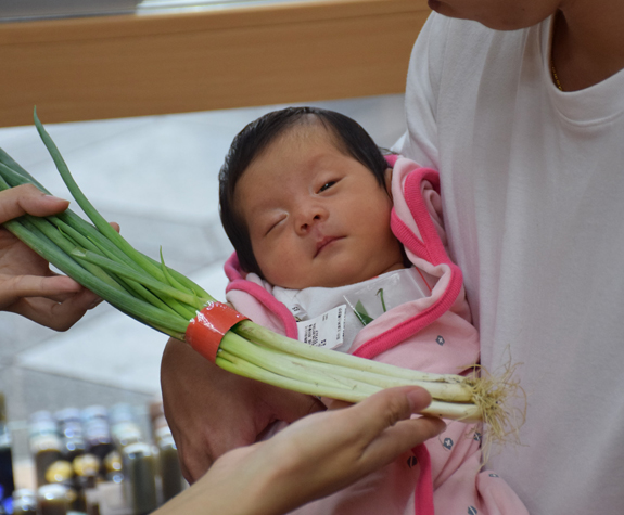 林妹妹(台中北區嬰兒寶寶滿月剃頭理髮、免費嬰兒剃胎毛儀式吉祥話)。中國風會場，爸媽寶貝免費穿「日中韓」古裝禮服。專業拍照、DVD光碟、證書。★購買「臍帶章、肚臍章、胎毛筆刷印章」贈送：剃頭、收涎、抓周，三選一。 2015.08.19 照片10