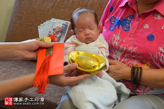 剃胎毛、滿月剃頭、嬰兒剃頭、嬰兒理髮、嬰兒剃髮、嬰兒剃胎毛、嬰兒滿月剃頭、寶寶剃頭、剃胎毛儀式、剃胎毛吉祥話、滿月剃頭儀式、滿月剃頭吉祥話、寶寶剃胎毛、寶寶滿月剃頭理髮、 新北市北投地區剃胎毛、新北市北投地區滿月剃頭、新北市北投地區嬰兒剃頭剃胎毛、新北市北投地區嬰兒理髮、新北市嬰兒剃髮、蘇寶寶(新北北投區到府嬰兒寶寶滿月剃頭理髮、免費到府嬰兒剃胎毛儀式吉祥話)。到府剃頭剃胎毛主持、專業拍照、DVD光碟、證書。★購買「臍帶章、肚臍章、胎毛筆刷印章」贈送：剃頭、收涎、抓周，三選一。2017.09.18照片28
