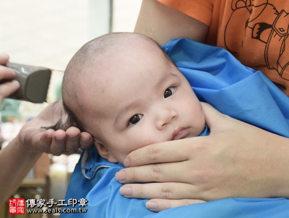 剃胎毛、滿月剃頭、嬰兒剃頭、嬰兒理髮、嬰兒剃髮、嬰兒剃胎毛、嬰兒滿月剃頭、寶寶剃頭、剃胎毛儀式、剃胎毛吉祥話、滿月剃頭儀式、滿月剃頭吉祥話、寶寶剃胎毛、寶寶滿月剃頭理髮、 新北永和區剃胎毛、新北永和區滿月剃頭、新北永和區嬰兒剃頭剃胎毛、新北永和區嬰兒理髮、新北永和區嬰兒剃髮、彭寶寶(新北永和區嬰兒寶寶滿月剃頭理髮、免費嬰兒剃胎毛儀式吉祥話)。中國風會場，爸媽寶貝免費穿「日中韓」古裝禮服。專業拍照、DVD光碟、證書。★購買「臍帶章、肚臍章、胎毛筆刷印章」贈送：剃頭、收涎、抓周，三選一。2015.12.13 照片17