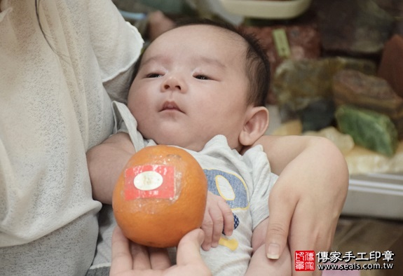 剃胎毛、滿月剃頭、嬰兒剃頭、嬰兒理髮、嬰兒剃髮、嬰兒剃胎毛、嬰兒滿月剃頭、寶寶剃頭、剃胎毛儀式、剃胎毛吉祥話、滿月剃頭儀式、滿月剃頭吉祥話、寶寶剃胎毛、寶寶滿月剃頭理髮、新北永和區剃胎毛、新北永和區滿月剃頭、新北永和區嬰兒剃頭剃胎毛、新北永和區嬰兒理髮、新北永和區嬰兒剃髮、吳寶寶(新北永和區嬰兒寶寶滿月剃頭理髮、免費嬰兒剃胎毛儀式吉祥話)。中國風會場，爸媽寶貝免費穿「日中韓」古裝禮服。專業拍照、DVD光碟、證書。★購買「臍帶章、肚臍章、胎毛筆刷印章」贈送：剃頭、收涎、抓周，三選一。2016.05.14  照片8