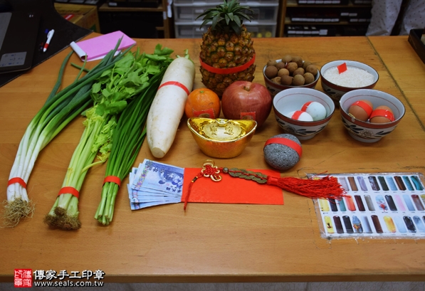 剃胎毛、滿月剃頭、嬰兒剃頭、嬰兒理髮、嬰兒剃髮、嬰兒剃胎毛、嬰兒滿月剃頭、寶寶剃頭、剃胎毛儀式、剃胎毛吉祥話、滿月剃頭儀式、滿月剃頭吉祥話、寶寶剃胎毛、寶寶滿月剃頭理髮、新北永和區剃胎毛、新北永和區滿月剃頭、新北永和區嬰兒剃頭剃胎毛、新北永和區嬰兒理髮、新北永和區嬰兒剃髮、孫寶寶(新北永和區嬰兒寶寶滿月剃頭理髮、免費嬰兒剃胎毛儀式吉祥話)。中國風會場，爸媽寶貝免費穿「日中韓」古裝禮服。專業拍照、DVD光碟、證書。★購買「臍帶章、肚臍章、胎毛筆刷印章」贈送：剃頭、收涎、抓周，三選一。2016.05.22  照片1