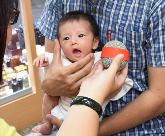 王寶寶(台中北區嬰兒寶寶滿月剃頭理髮、免費嬰兒剃胎毛儀式吉祥話)。中國風會場，爸媽寶貝免費穿「日中韓」古裝禮服。專業拍照、DVD光碟、證書。★購買「臍帶章、肚臍章、胎毛筆刷印章」贈送：剃頭、收涎、抓周，三選一。 2015.08.02 照片5