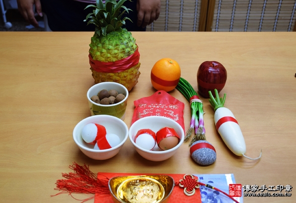 剃胎毛、滿月剃頭、嬰兒剃頭、嬰兒理髮、嬰兒剃髮、嬰兒剃胎毛、嬰兒滿月剃頭、寶寶剃頭、剃胎毛儀式、剃胎毛吉祥話、滿月剃頭儀式、滿月剃頭吉祥話、寶寶剃胎毛、寶寶滿月剃頭理髮、台中北區剃胎毛、台中北區滿月剃頭、台中北區嬰兒剃頭剃胎毛、台中北區嬰兒理髮、台中北區嬰兒剃髮、王寶寶(台中北區嬰兒寶寶滿月剃頭理髮、免費嬰兒剃胎毛儀式吉祥話)。中國風會場，爸媽寶貝免費穿「日中韓」古裝禮服。專業拍照、DVD光碟、證書。★購買「臍帶章、肚臍章、胎毛筆刷印章」贈送：剃頭、收涎、抓周，三選一。2016.05.07  照片1