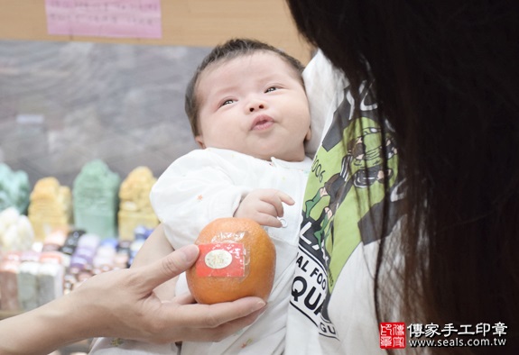 剃胎毛、滿月剃頭、嬰兒剃頭、嬰兒理髮、嬰兒剃髮、嬰兒剃胎毛、嬰兒滿月剃頭、寶寶剃頭、剃胎毛儀式、剃胎毛吉祥話、滿月剃頭儀式、滿月剃頭吉祥話、寶寶剃胎毛、寶寶滿月剃頭理髮、新北永和區剃胎毛、新北永和區滿月剃頭、新北永和區嬰兒剃頭剃胎毛、新北永和區嬰兒理髮、新北永和區嬰兒剃髮、張寶寶(新北永和區嬰兒寶寶滿月剃頭理髮、免費嬰兒剃胎毛儀式吉祥話)。中國風會場，爸媽寶貝免費穿「日中韓」古裝禮服。專業拍照、DVD光碟、證書。★購買「臍帶章、肚臍章、胎毛筆刷印章」贈送：剃頭、收涎、抓周，三選一。2016.05.15  照片7